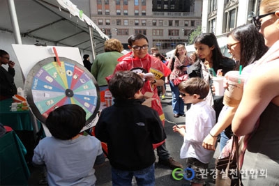 ’2012 지구축제(Earth Day Fair)&#039;의 환실련 캠페인 모습