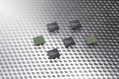 4GHz (기가헤르츠) 이상의 속도로 동작하는 &#039;Exynos 4 Quad&#039;는 업계 최초로 32나노 저전력 HKMG 로직공정을 적용한 쿼드코어 AP로 전력 효율성을 극대화한 제품이다.