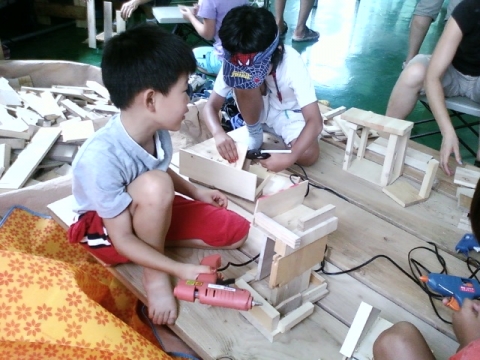 나무집 만들기는 아이들의 창조력과 공간 구성력, 조작 능력을 키우는데 적합하다.