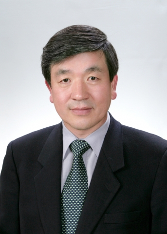 건국대 건축공학부 서치호 교수(59, 사진)가 지난 28일 중앙대학교에서 열린 ‘2012년도 대한건축학회 정기총회 및 회장 이취임식’에서 대한건축학회 제35대 회장으로 취임했다.