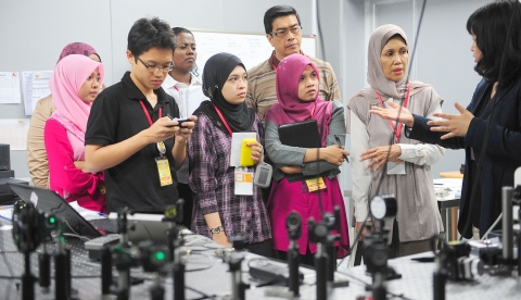 건국대는 3일 말레이시아 명문 공과대학인 UTM(University of Technology, Malaysia)학생 대표단이 건국대-프라운호퍼 차세대태양전지연구소 등을 방문했다고 밝혔다.