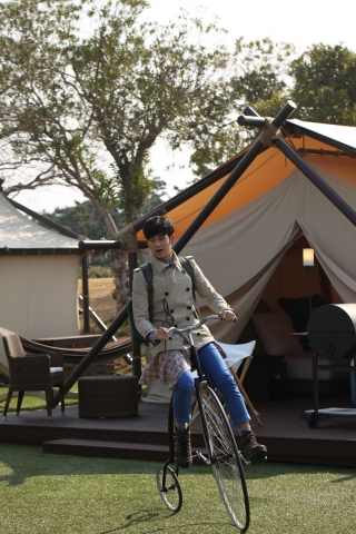 김수현, ‘이색 자전거 묘기’ 화제