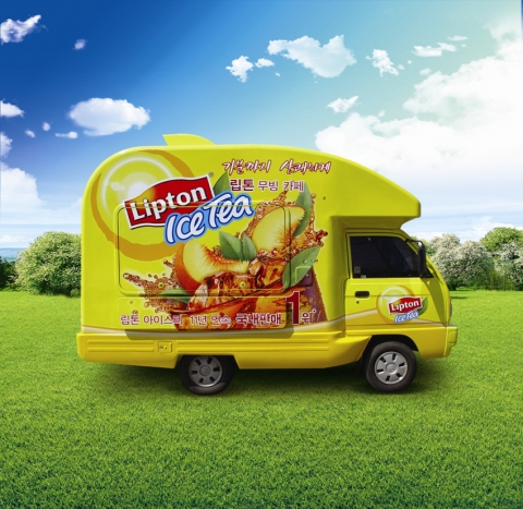 유니레버코리아의 120년 전통의 차 전문 브랜드 립톤(LIPTON)이 다양한 장소를 이동식 카페가 직접 방문하여 립톤 아이스티 제품을 체험할 수 있는 기회를 제공하는 ‘기분까지 상쾌하게 립톤 무빙 카페(Lipton Moving Café)’ 행사를 실시한다.