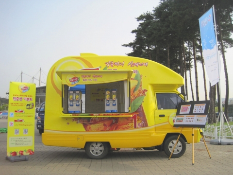 유니레버코리아의 120년 전통의 차 전문 브랜드 립톤(LIPTON)이 다양한 장소를 이동식 카페가 직접 방문하여 립톤 아이스티 제품을 체험할 수 있는 기회를 제공하는 ‘기분까지 상쾌하게 립톤 무빙 카페(Lipton Moving Café)’ 행사를 실시한다.