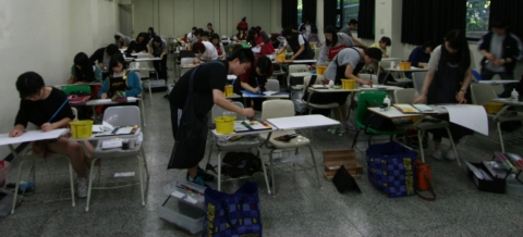 동명대학교가 5일 전국의 고교생 900여명이 참가하는 디자인미술 실기대회를 화창한 날씨속에 성공적으로 치렀다.