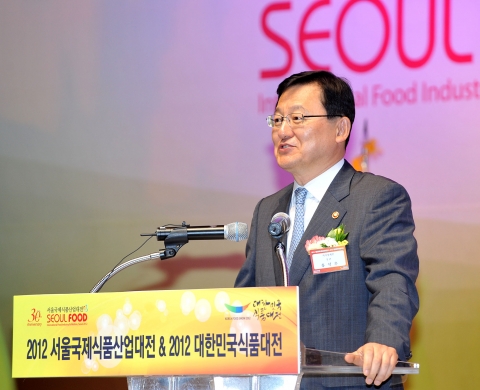 개막식 축사중인 홍석우 지식경제부 장관