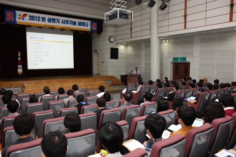 한국석유공사(사장 강영원)는 5월 9일 본사 대강당에서 학계 및 석유관련 업계를 대상으로 시추기술 세미나를 개최했다.