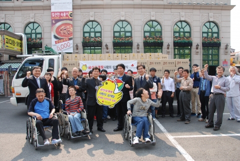 20120509 금산삼계탕 삼계탕전달식 사진(단체컷)