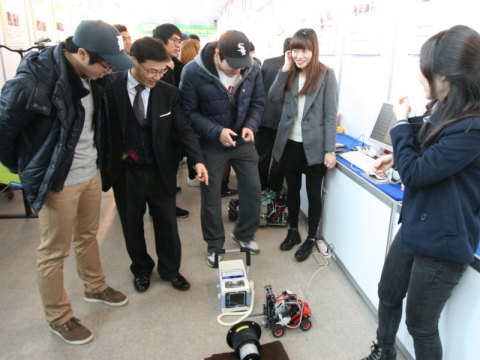 동명대학교의 지난해 캡스톤디자인 전시 장면 일부