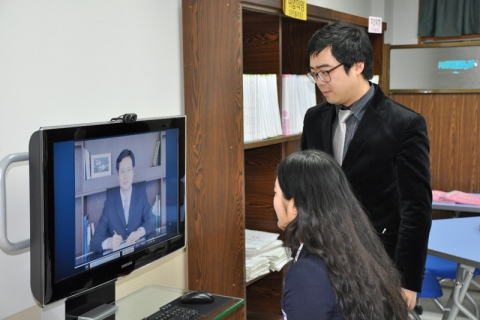 온라인 모의면접 서비스 셀프뷰를 이용해 모의면접을 진행하는 신일비즈니스고 학생