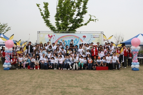 2012 소아암 어린이 완치기원 연날리기(사진제공=한국백혈병어린이재단)