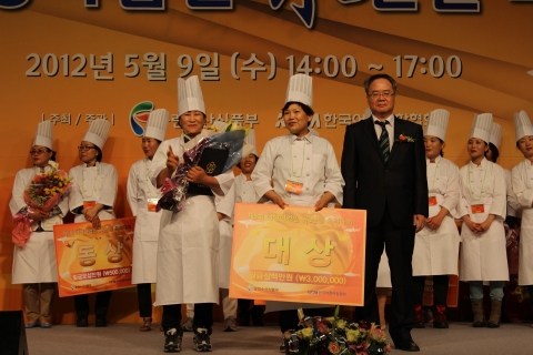 창원시 진동면 고현어촌계가  ‘2012 제5회 여성어업인 수산물 요리대회’에서 영예의 대상을 차지했다