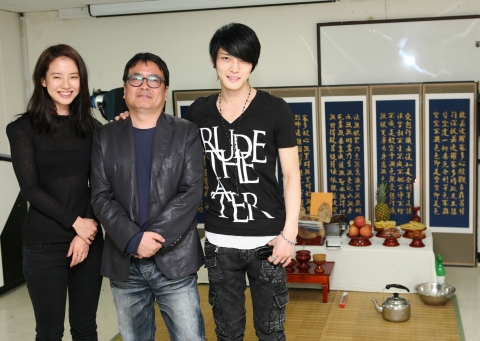 송지효-김재중 &#039;자칼이 온다&#039; 고사현장