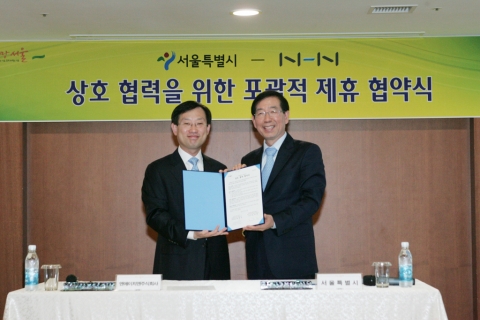 NHN(대표이사 사장 김상헌)과 서울시(시장 박원순)는 14일 서울시청에서 ‘서울시-NHN 간 상호협력을 위한 포괄적 제휴협약’을 체결했다.