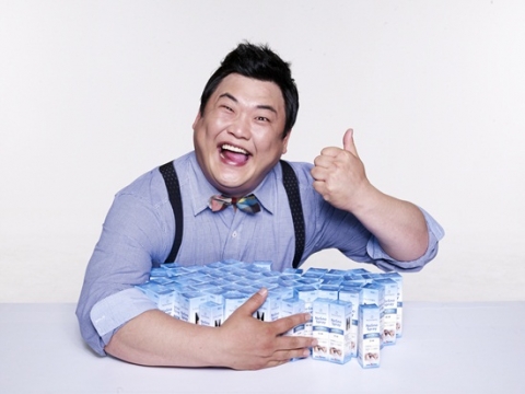 케이앤제이씨는 프로토스와 연계하여 한창 개그맨으로써 상한가를 치고 있는 ‘고뤠~?’, ‘나 뚱뚱하다’라는 유행어로 대 활약 중인 개그맨 김준현을 광고모델로 전격 발탁했다.