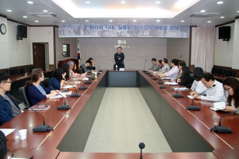 충남발전연구원(원장 박진도)은 15일 연구원에서 <엄기호> 작가 초청 특강을 가졌다.