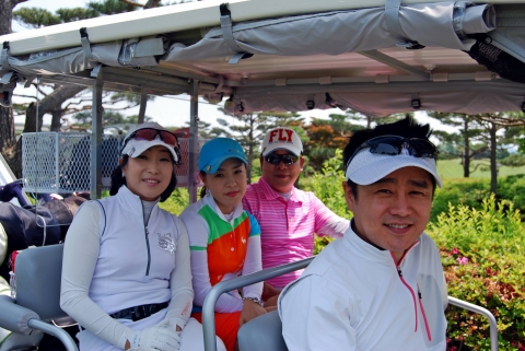 꿈발전소와 함께하는 소아암 어린이 돕기 연예인 자선골프대회에 참석한 이광기씨와 같은 조원들