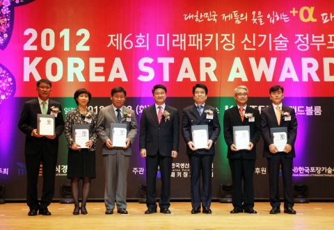 삼성전자는 이번 냉장고 친환경 포장재 개발로 지식경제부와 한국생산기술연구원 패키징 기술 센터가 주관하는'제 6회 미래패키징 신기술 대회'에서 대상(지식경제부 장관상)을 수상했다.
