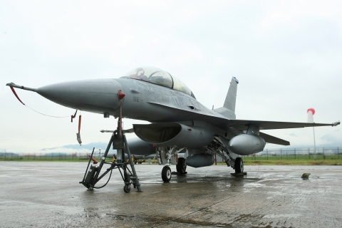 대한항공은 최근 일본 아오모리현 미자와 미군 공군기지에서 F-16 전투기 주 착륙 장치(Main Landing Gear) 연결 구조물 정비 사업을 완료했다.