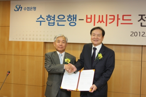 Sh수협은행(은행장 이주형)이 지난 24일 카드사업의 안정성 증대 및 경쟁력 강화를 위해 BC카드(주)와 전략적 업무협약을 체결하였다.