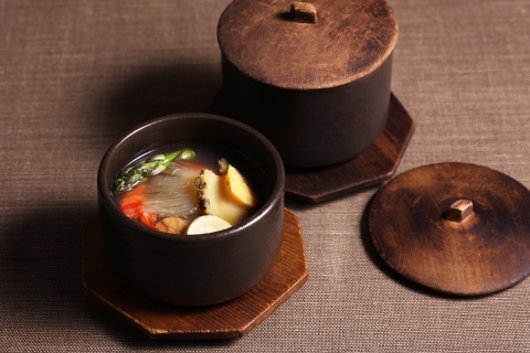 JW 메리어트 호텔 서울의 중식당 만호는 6월 11일부터 8월말까지 한 여름 건강에 좋은 보양요리와 중국 냉면을 선보인다.