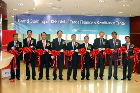 외환은행은  국내 은행권 최초로 홍콩에 무역금융 및 해외송금 집중처리를 위한 글로벌 무역금융 & 송금센터(Global Trade Finance & Remittance Center)를 설립하고 개점식을 가졌다