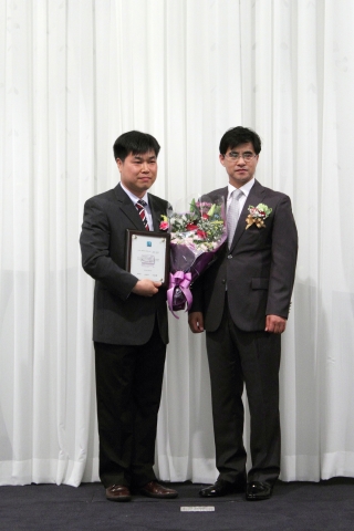 2012 한국소비자만족지수 1위 노벨뷰 수상 사진. 수상자 노벨뷰 노형중 이사