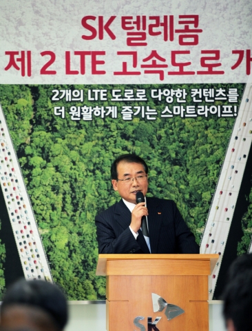 권혁상 SK텔레콤 Network 부문장이 금일 오전 11시 SK텔레콤 강남사옥에서 열린 서비스 시연회에서 멀티캐리어(Multi Carrier)에 대해 설명하고 있다.