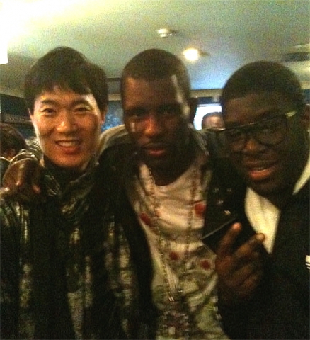 영국 최고의 팝스타인 Wretch 32(중앙)리리(왼쪽) 메니저겸연주자(오른쪽)