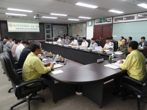 광주시(시장 강운태) 30일 오후 2시30분 시 재난안전대책본부에서 중앙부처, 유관기관 등 20개 기관이 참여한 가운데 ‘2012. 5월 인적재난 건축물붕괴 대비훈련’을 실시했다.