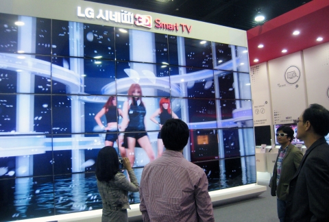 LG전자가 31일부터 이틀간 제주국제컨벤션센터에서 열리는 ‘디지털 케이블TV 쇼 2012(KCTA 2012)’에 참가, 케이블TV 사업자들과 차세대 스마트 셋톱박스 개발 등 신규 