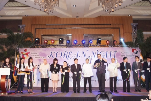 마닐라지사 개소식 페이퍼커팅식 (이혜민 주 필리핀 대사, 다니엘 코르푸즈 필리핀 관광부 차관, 한국관광공사 이참 사장 등 주요 인사)