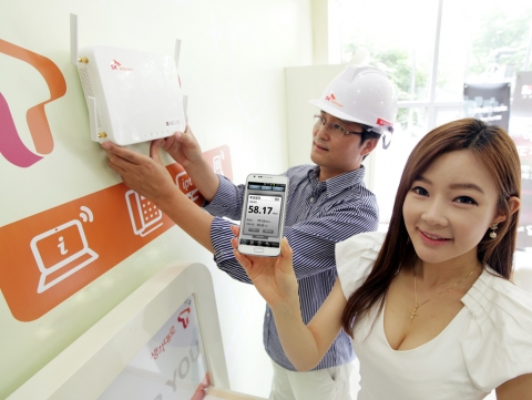 SK텔레콤(대표이사 사장 하성민, www.sktelecom.com)이 실내/지하 공간 어디에서나 구석구석 LTE 서비스를 제공하는 초소형 기지국인 ‘LTE 펨토셀’을 6월 1일 세계 최초로 상용화했다고 밝혔다.