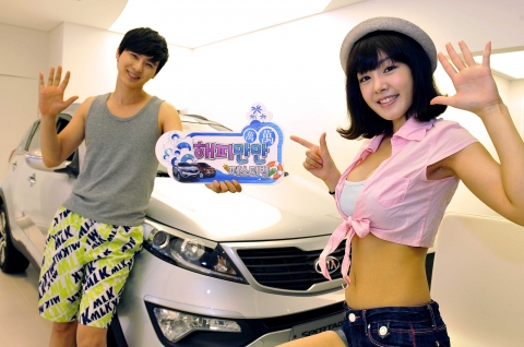 기아차는 6월 쏘렌토R, 스포티지R 출고 고객들에게 감사의 의미를 전하기 위해 전국 7대 워터파크(홍천 비발디파크 오션월드, 설악 워터피아, 덕산 스파캐슬 등) 이용권을 1인당 1만원에 이용할 수 있는 ‘HAPPY 만만(萬萬) 페스티벌’ 이벤트를 실시한다.