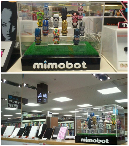 교보문고 지점에 설치된 미모봇 전시대