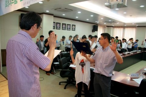 4일 충남발전연구원(원장 박진도)은 전 연구원이 참여하는 ‘청렴실천 결의대회’도 갖고 직장 내 공직기강 확립과 윤리적인 연구원 생활을 다짐했다
