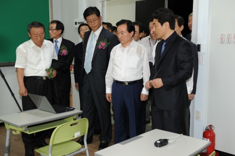 광주시에서 전국 최초 한국광기술원 LED조명 실증센터를 준공했다.
