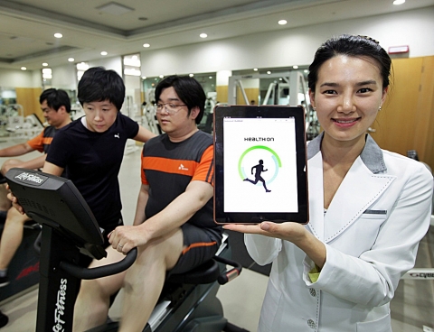 서울대학교병원과 SK텔레콤이 세계 최초로 건강검진과 식이요법 및 운동치료를 접목한 예방 차원의 건강관리 프로그램을 기업 구성원에게 제공하는 통합형 건강관리 서비스 ‘헬스-온’(He