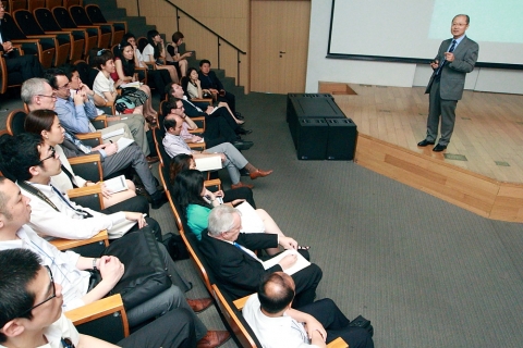 ‘외국인투자주간(Foreign Investment Week 2012)’행사에 참여한 외신기자들이 11일 서울 광화문에 위치한 K T올레스퀘어에서 KT Coporate Center김