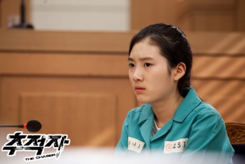 김민하 양이 맡고 있는 극중 ‘효진’의 역할은 드라마를 급진전시키는 결정적인 계기를 제공해주고 있다. 극중 효진은 사망한 백홍석의 딸 백수정의 절친으로 마약과 성매매로 소년원에 수감 중에 거짓 증언을 반복한다.