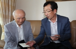 12일 권희태 정무부지사는 오후 금산에 거주하는 애국지사 이일남 옹을 찾아 감사인사를 전했다.