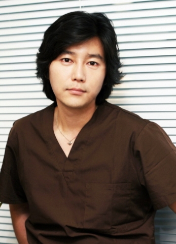 필러 시술 전문 리스퀸클리닉 김동욱 원장