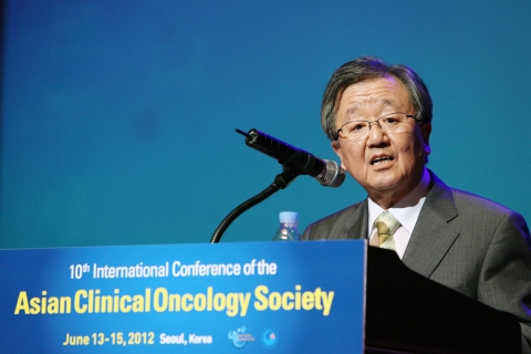 제 10차 아시아 임상종양학회(Asian Clinical Oncology Society, ACOS)가 제 38차 대한암학회 학술대회와 연계되어 대한암학회 주최로 13일부터 15일까