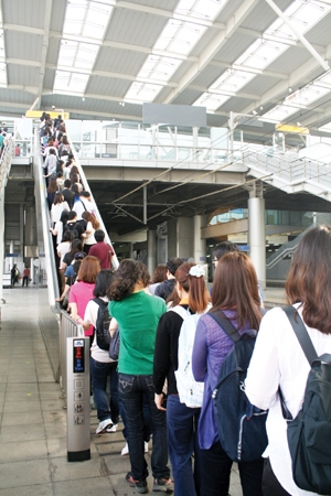 지난 9일 서울시 필기시험에 응시하기 위해 수험생들이 KTX를 타고 상경했다. &lt;출처 : 고시기획 &gt;