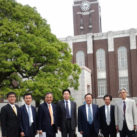 건국대학교 경영대학과 상경대학은 일본 교토(京都)대학과 공동으로 ‘문화창의와 혁신’을 주제로 지난 7일 일본 교토대 경영관리대학원 미즈호홀에서 공동세미나를 개최했다.