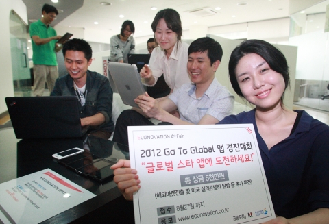KT는 앱 개발 생태계의 글로벌 경쟁력 향상을 위해 국내 우수 앱의 해외마켓 진출을 지원하는 ‘2012 고 투 글로벌(Go To Global!) 앱 경진대회’를 중소기업청과 함께 