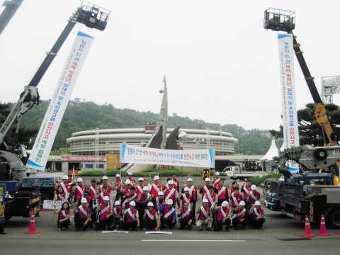 창원시와 (사)경상남도 옥외광고협회 창원시지부가 여름철 풍수해 등 자연재해를 대비해 15일 오전 10시 30분부터 12시까지 ‘민관 옥외광고물 재해방재단’의 발대식과 옥외광고물 안