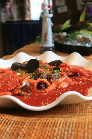 버들골이야기의 대표 메뉴인 '해물떡볶이'