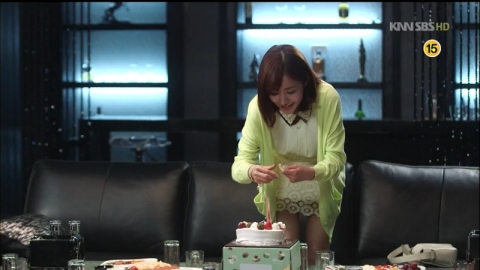 드라마‘신사의 품격’의 메아리가 윤의 깜짝 생일파티 선물로 등장한 뚜레쥬르의 블루베리 하트 케이크는 일명 ‘메아리 케이크’로 불리며 방송이 나간 직후 시청자들의 문의가 이어지고 있
