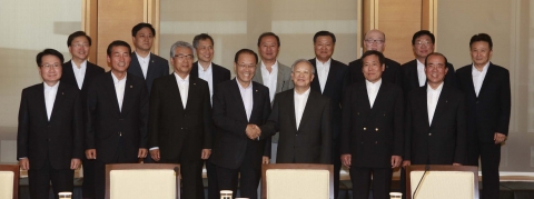 황우여 새누리당 대표가 손경식 대한상의 회장을 찾아 최근 경제 현안에 대한 의견을 나눴다.